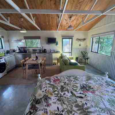 Tui Cottage Private rural retreat with elevated views to the ocean Rooms
