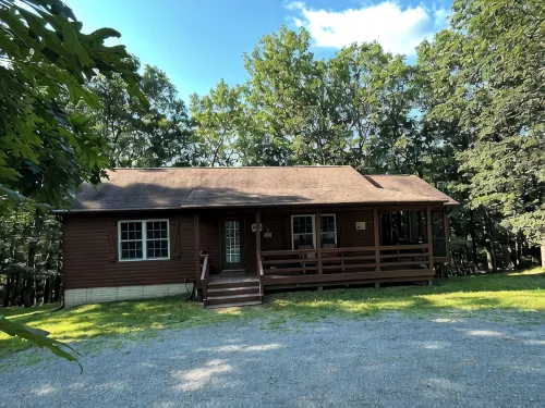 Charming 4 Bedroom 2 Bath Cabin Wifi , AC in Tranquil Berkeley Springs - 무료 와이파이