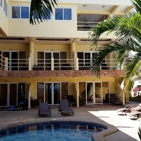 Lalaguna Beach Club & Dive Centre
