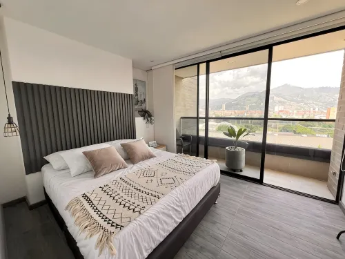 Spacious loft at amazing location! - 3-Star