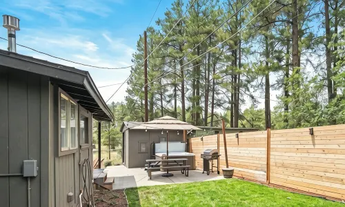 Flagstaff Forest Retreat • Hot Tub • Fire Pit • Fully Fenced Yard • Pet Friendly