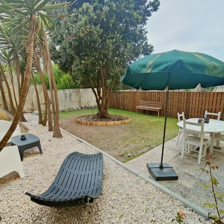 Refúgio Junto à Praia. Casa Familiar, com Jardim. Aceitam-se Animais!