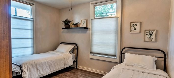 Historic 3 bed, 2bath Bungalow Minutes from IAH with Backyard Putting Green! Hotels in Humble