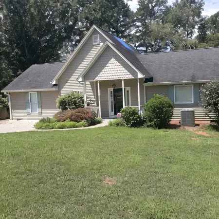 Cute House on Lake Hartwell- Dock Access!PETS ALLOWED!