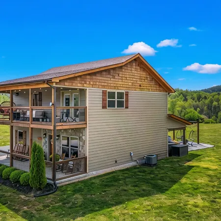 Stunning Views,Hot Tub, Game Room,Zero Stair Entry