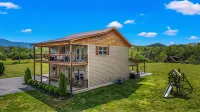 Stunning Views,Hot Tub, Game Room,Zero Stair Entry