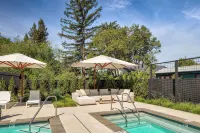Duchamp Hotel Private Suites - Pools