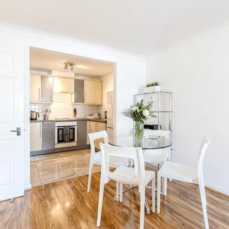 Roomspace Serviced Apartments- Regents Court