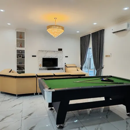 6 BR Villa w Private Swimming Pool Near Klang City