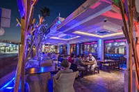 Anthea Hotel Apartments - bar