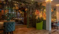 Hyde Hotel - breakfast