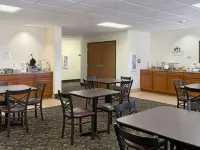 Super 8 by Wyndham Iola KS Hotel di Iola