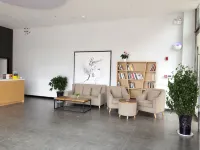 7 Days Premium (Qianjiang Railway Station Lobster City) - Pet friendly