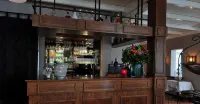 Boutique Hotel Herbergh Amsterdam Airport Free Parking - bar