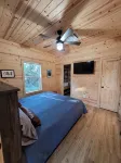 Slow Your Roll - Luxury cabin close to Granbury, Glen Rose, and Stephenville