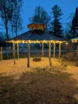 Bigfoot themed cottage.  Dog friendly!