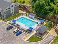 New! 3BR Condo, Private Hot Tub, Close to Strip
