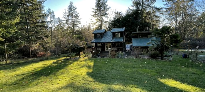 The Woodpecker Cabin on Guemes Island with Hot Tub! Hotels in Anacortes