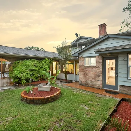 Private Retreat w/ Pool, Patio, BBQ! 6BR 3BA Gem