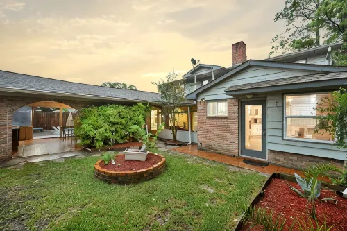 Private Retreat w/ Pool, Patio, BBQ! 6BR 3BA Gem - Private Pools