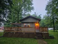 Cozy family cottage w/ fireplace, near lake and national forest. - Wifi
