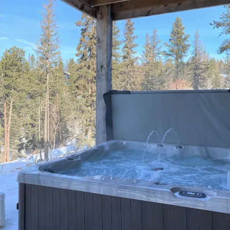 3 story home nestled on a hillside near Terry Peak, AC, wifi and Hot Tub