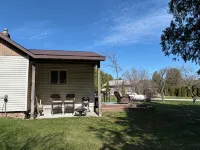Cozy cottage with pond and lake views in charming Garden - Country Houses