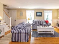 Vineyard Haven Oasis! Hotels in Tisbury