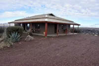 Unique top of the world straw bale cottage has ASTOUNDING views. - Country Houses