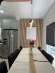 Cozy Luxury  Pool + Home Theater + Backyard Oasis - สระว่ายน้ำส่วนตัว
