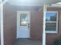 Refurnished and spacious 4 bedroom house, Sleeps 8!