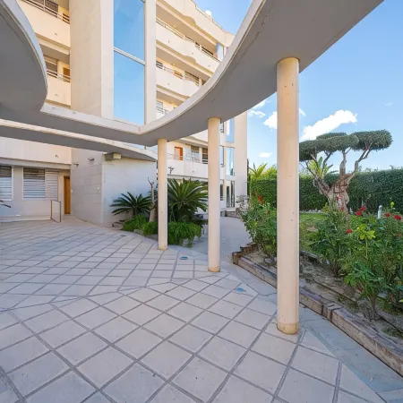 Luxury 2 Bed 2 Bath Apartment