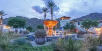 Summer City Escape into the Quite Legacy Villa Get-a-Way. Poolside View, King Bd - 4 stjerner
