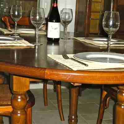 Gorgeous 2 Bedroom Kosher  Apt. in Nachlaot, Adjacent to Town Dining/Meeting Rooms