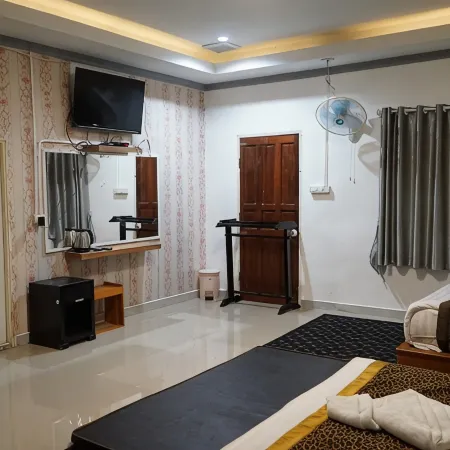 Chaiyai River Front Hotel