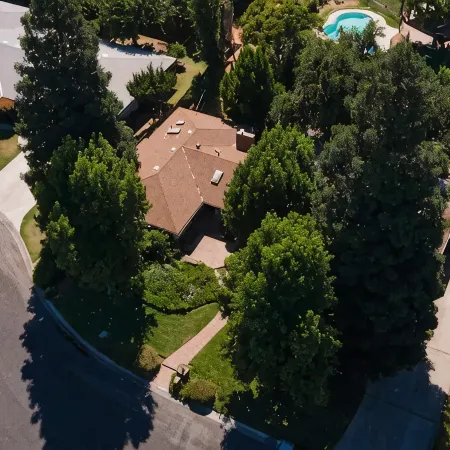 "Merced Manor: Luxurious 6BR Home for Ultimate Comfort and Convenience"