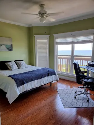 Beautiful Home on the Water! - 3-Star