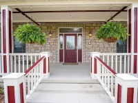 Gorgeous Home featuring an Indoor Heated Pool, Gourmet Kitchen & Outdoor Spaces Ξενοδοχεία στην πόλη Delaware County