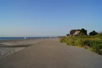 Adorable Cottage, Short Walk to Scarborough Beach. - 2-Star