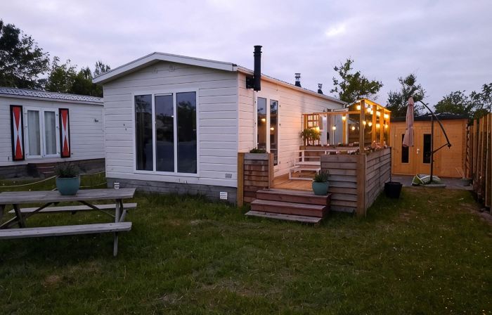 Beautiful and comfortably furnished chalet 400 meters from the beach of Petten.