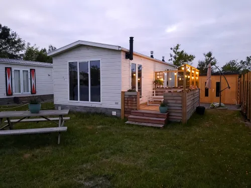 Beautiful and comfortably furnished chalet 400 meters from the beach of Petten. - Feriehus