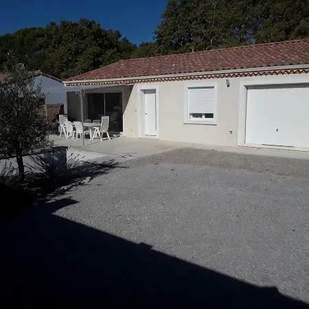 Fully equipped villa with swimming pool