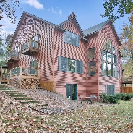 Woodland Trails Lodge on 130 acres with ponds and miles of private trails