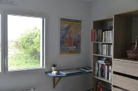 New house with small sea view close to the beach - 浴缸