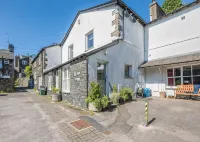 The Retreat, steps from amenities, short walk from Lake Windermere. Eco Friendly - Condos