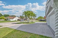 Spacious 4 bedrooms, 2 bathroom house with pool