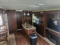 Camper sleeps 4 Located at Lake Cumberland State Park Entrance. Boat Ramp 3min - Wi-Fi