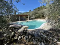 À 30 mn des Gorges du Verdon Gîte au Calme Entouré Doliviers et de Lavandes Hôtels à : Oraison