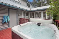 6-bed, 5-bath cabin with majestic view of Flathead Lake with AC - sleeps 20 - Chalets