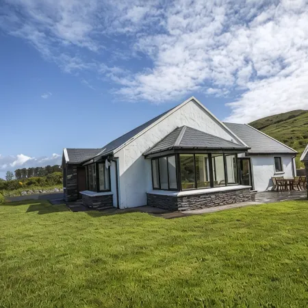 Luxury Seaside Cottage, Stunning Ocean Views, Waterville, Ring of Kerry